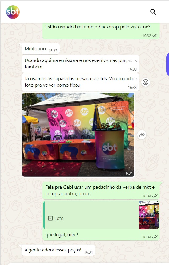 Depoimento de cliente via WhatsApp com logo do SBT
